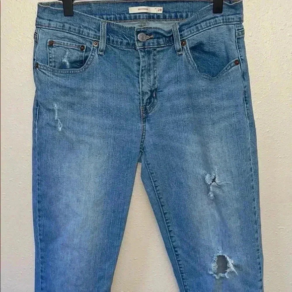 LEVI’S Women’s Distressed Jeans - Picture 2 of 5